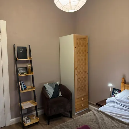 In Historic Tenement Shared Near Old Town Проживание в семье Эдинбург