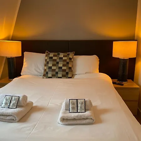 Cs Exclusive Of Princess Street West End