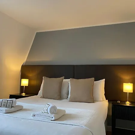 Cs Exclusive Of Princess Street West End Édimbourg