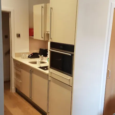 Cs Exclusive Of Princess Street West End Édimbourg