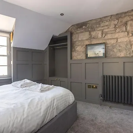 Warden's Close Apartment