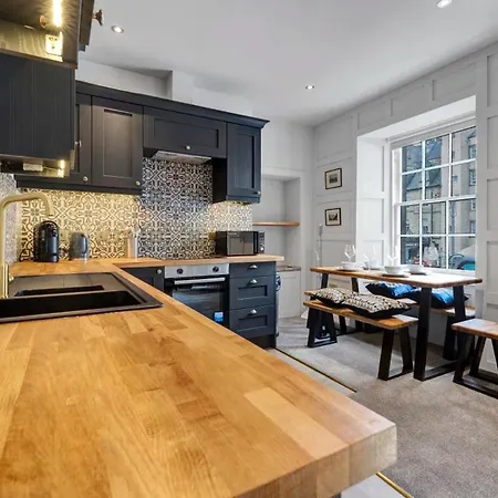 Apartment Warden's Close *