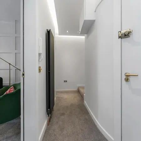 Warden's Close Apartment