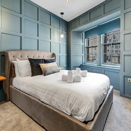 Apartment Warden's Close