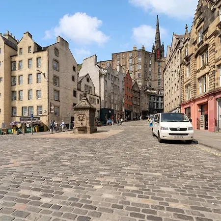 Apartment Warden's Close