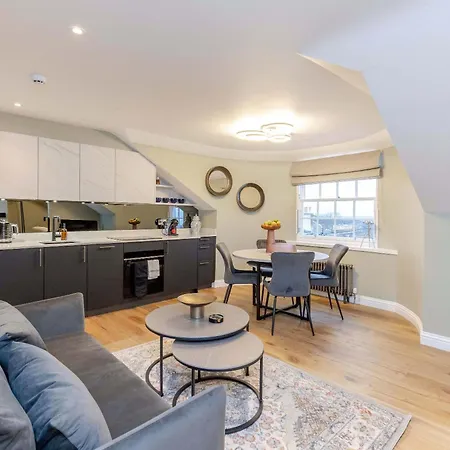 Dragon Luxury Serviced At Albyn Place Apartmán *