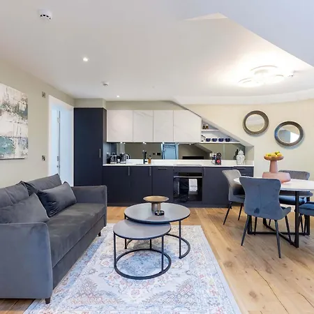 Dragon Luxury Serviced At Albyn Place Apartmán