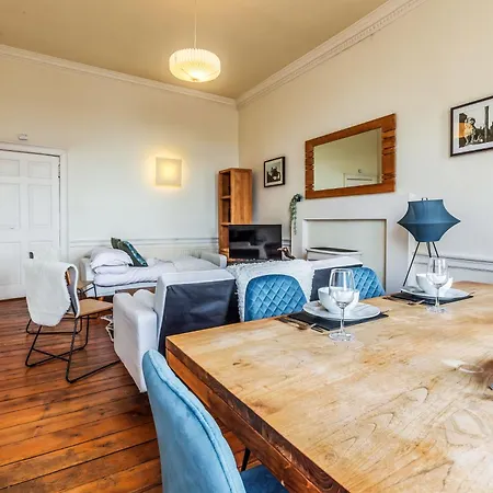 Large Super 3 Bed -princes Street, Parking Apartamento