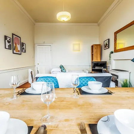 Large Super 3 Bed -princes Street, Parking Apartamento *