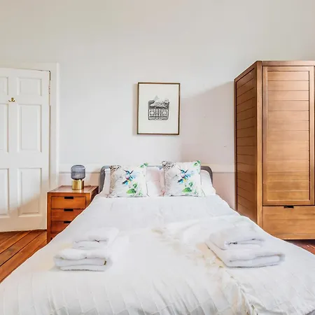 Large Super 3 Bed -princes Street, Parking Apartamento