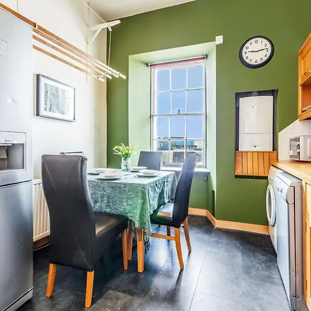 Large Super 3 Bed -princes Street, Parking Apartamento