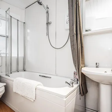 Apartment Cozy 2 Bed With Great View - Parking