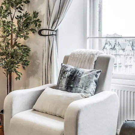 Cozy 2 Bed With Great View - Parking Lägenhet *