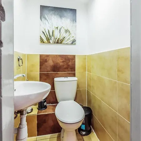 Cozy At Castle, Parking Apartamento