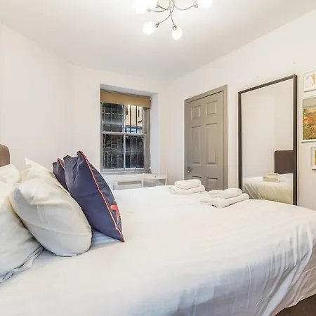 Cozy At Castle, Parking Apartamento