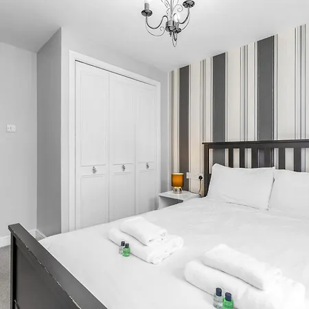 Comfy Place Off Royal Mile, With Parking شقة *