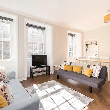 Centrally Located Spacious 2 Bedrooms Edinburgh
