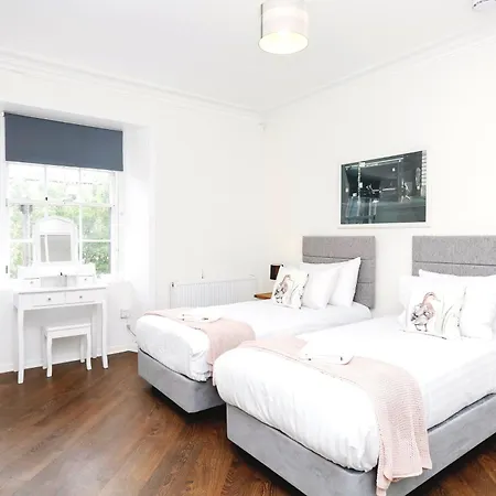 Centrally Located Spacious 2 Bedrooms Edinburgh