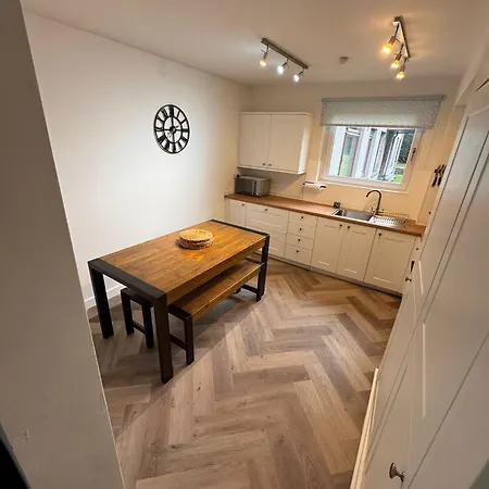 3 Bedroom Tranquil Ground Floor Flat In Merchiston * Edimburgo
