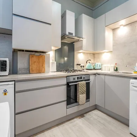 Central, Cozy 2br-1ba-haymarket - With Parking إدنبرة