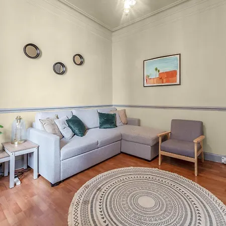 Central, Cozy 2br-1ba-haymarket - With Parking شقة *