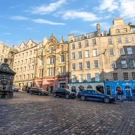 Beautiful Designer 2 Bed 2 Bath Old Town - Parking Apartman Edinburgh
