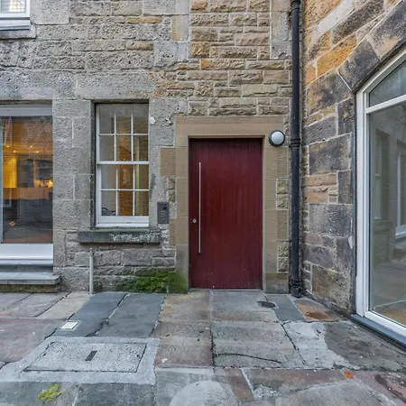 Beautiful Designer 2 Bed 2 Bath Old Town - Parking *