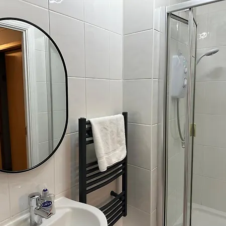 Quiet 2 Bedrooms And 2 Bathrooms With Free Parking Lejlighed