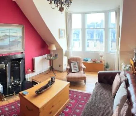 Stunning 2-bedroom Georgian Flat, Centre