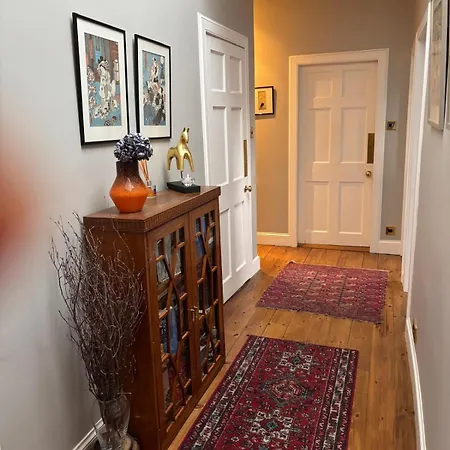 Stunning 2-bedroom Georgian Flat, Centre Apartment *