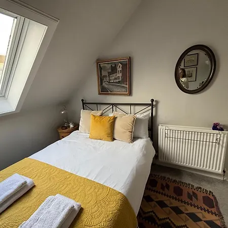 Apartment Stunning 2-bedroom Georgian Flat, Centre *