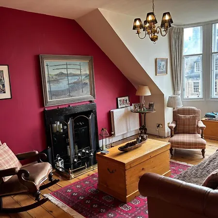 Apartment Stunning 2-bedroom Georgian Flat, Centre *