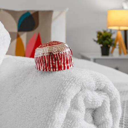 Апартаменты Gorgeous Centre Pad, 2 Bedrooms *