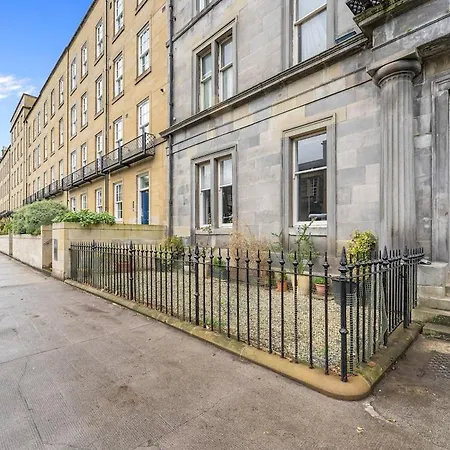 Gorgeous Centre Pad, 2 Bedrooms Apartment Edinburgh