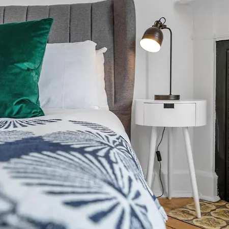 Gorgeous Centre Pad, 2 Bedrooms * Edinburgh