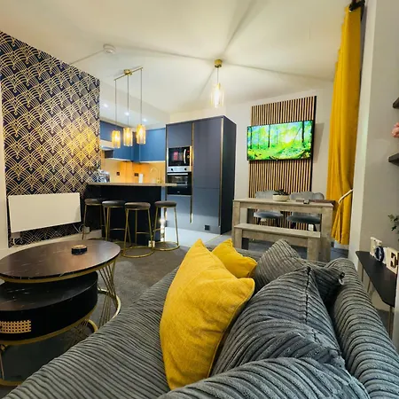 Two Bedroom Apartment-central Edinburgh-old Town-licensed