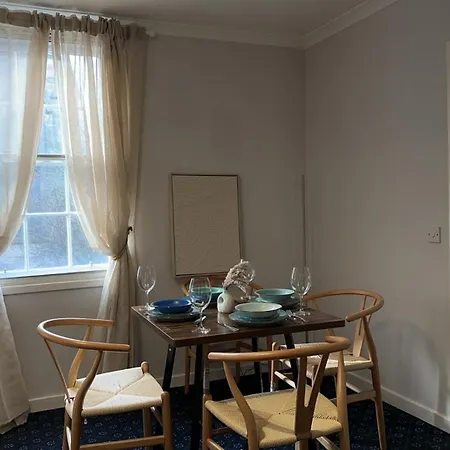 Nicolson Street Two Bedrooms *