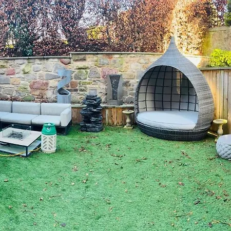 Breathtaking 5 Bedroom Townhouse In Murrayfield Location, Free Parking Villa