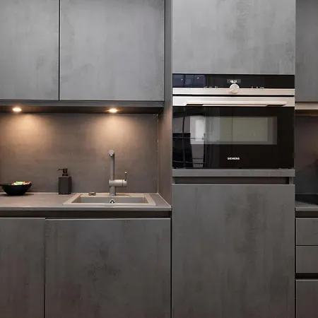 Апартаменты Joivy Modern In West End