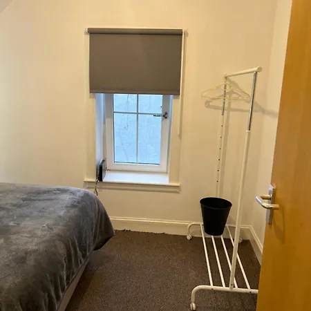 Nyaraló 4 Bed Near Airport *