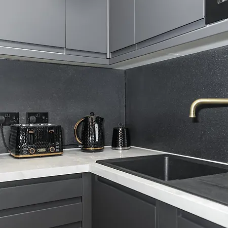 1 Bedroom Gorgie Sleeps 4 Easy City Access شقة