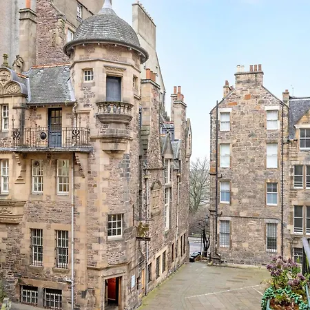 Joivy Classy Near Castle