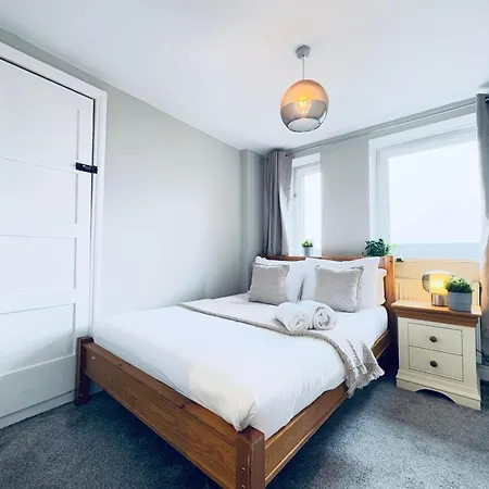 Homestay From - Iona - Private Members Club *