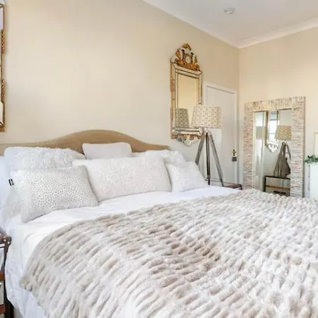 Wonderwall - Huge Garden In Luxury House - Free Parking *