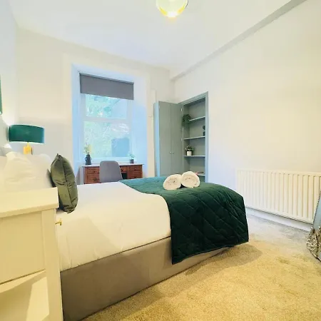 Deluxe Centre *