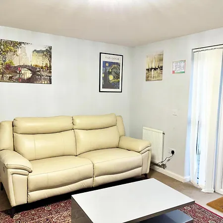 Дом отдыха Newbuild - 3 Bedrooms, 2 Baths,5 Mins From Airport *