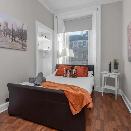 Apartman Free Parking | Centre | Sleeps 9 | 3 Bedrooms