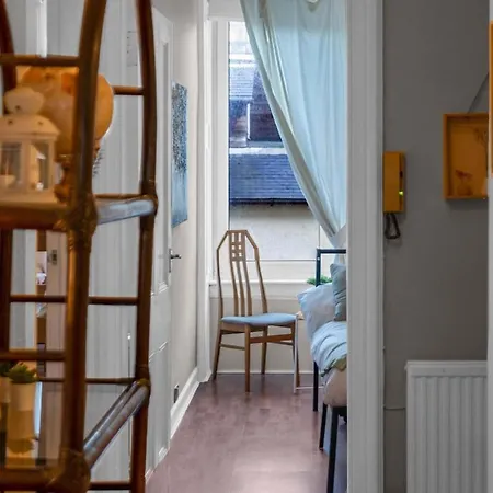 Free Parking | Centre | Sleeps 9 | 3 Bedrooms Apartman