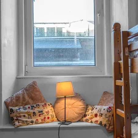 Free Parking | Centre | Sleeps 9 | 3 Bedrooms Apartman *