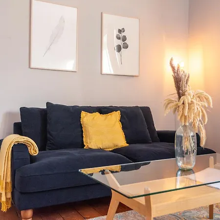 Bright And Quiet 1 Bedroom Apartment, Close To Haymarket Daire *